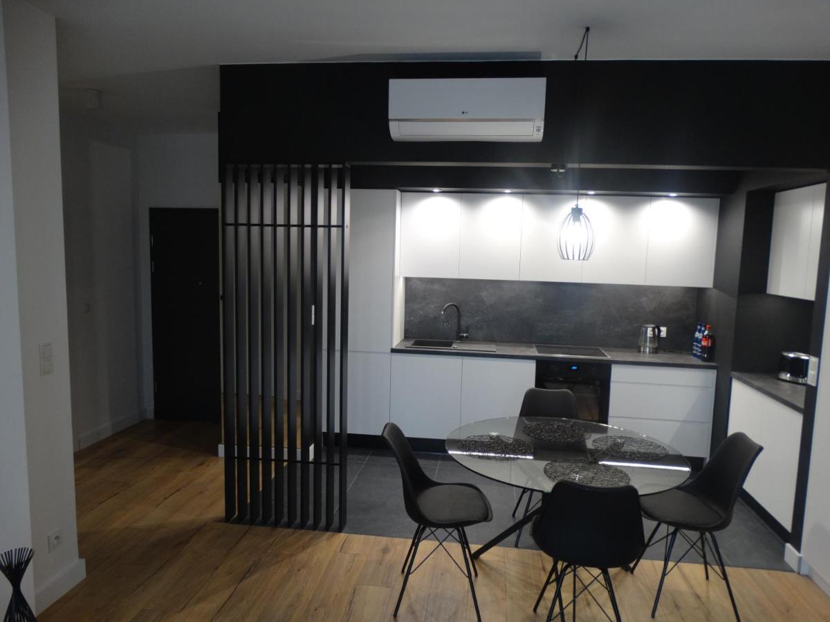 Black&White Apartment Bis - Male Garbary 8 Poznań Eksteriør billede